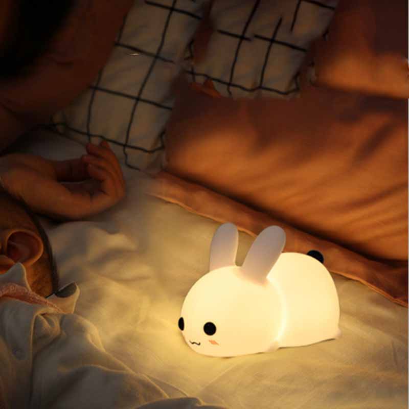 Veilleuse LED lapin en silicone – lampe cartoon à intensité réglable, rechargeable USB.