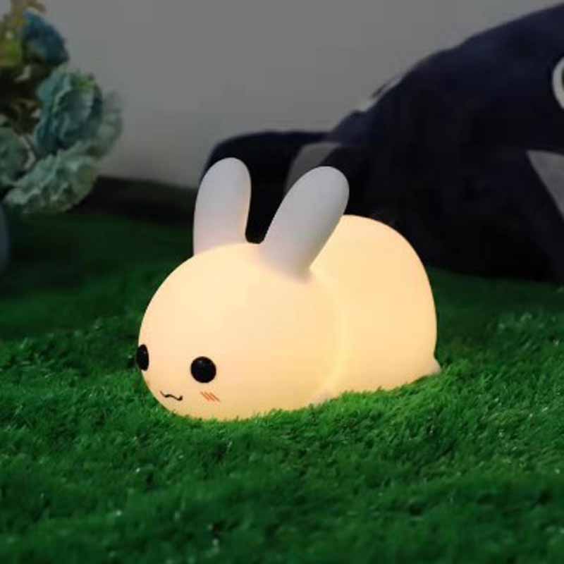 Veilleuse LED lapin en silicone – lampe cartoon à intensité réglable, rechargeable USB.