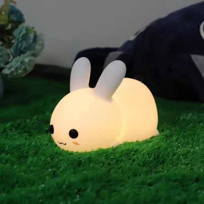 Veilleuse LED lapin en silicone – lampe cartoon à intensité réglable, rechargeable USB.