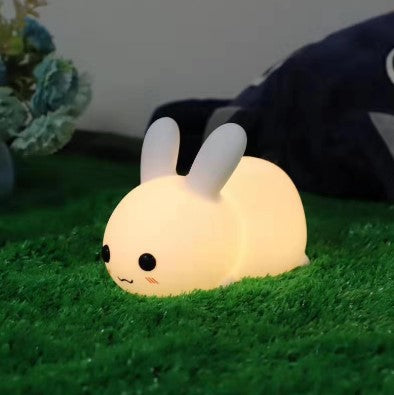 Veilleuse LED lapin en silicone – lampe cartoon à intensité réglable, rechargeable USB.